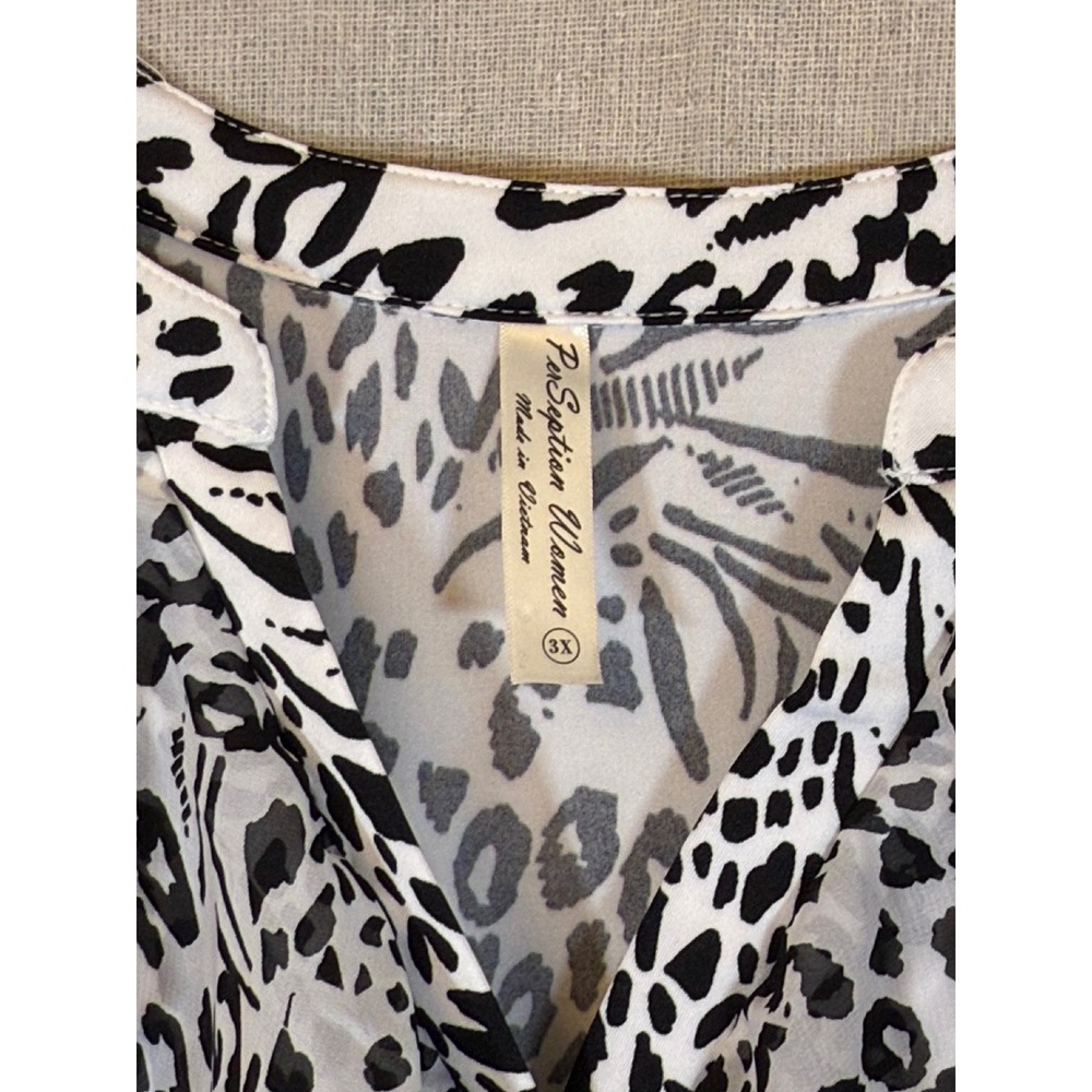 Perception Women 3X Animal Print Ruffle V-Neck Blouse Black White Flutter Sleeve - Picture 3 of 4